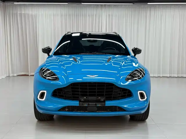 ASTON MARTIN DBX