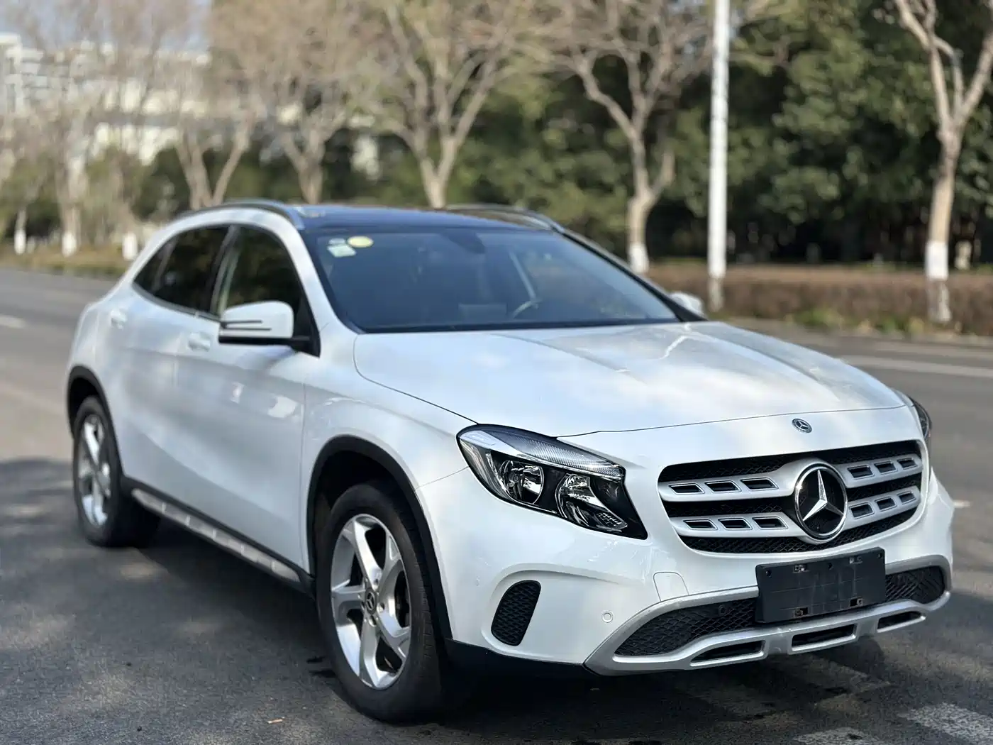 MERCEDES-BENZ GLA