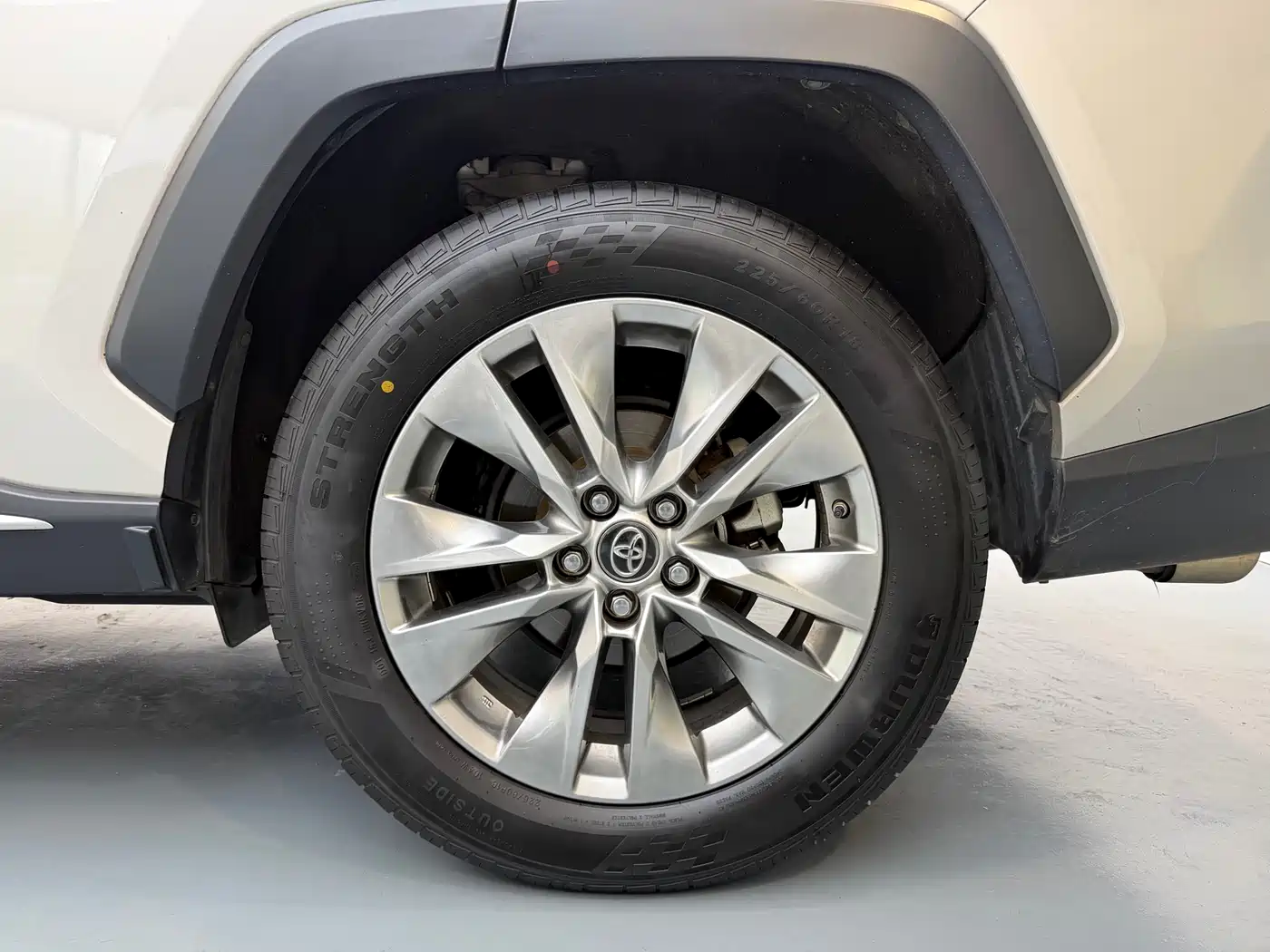 Toyota Wildlander 2021 2.0L CVT 2WD Luxury Edition фото 19