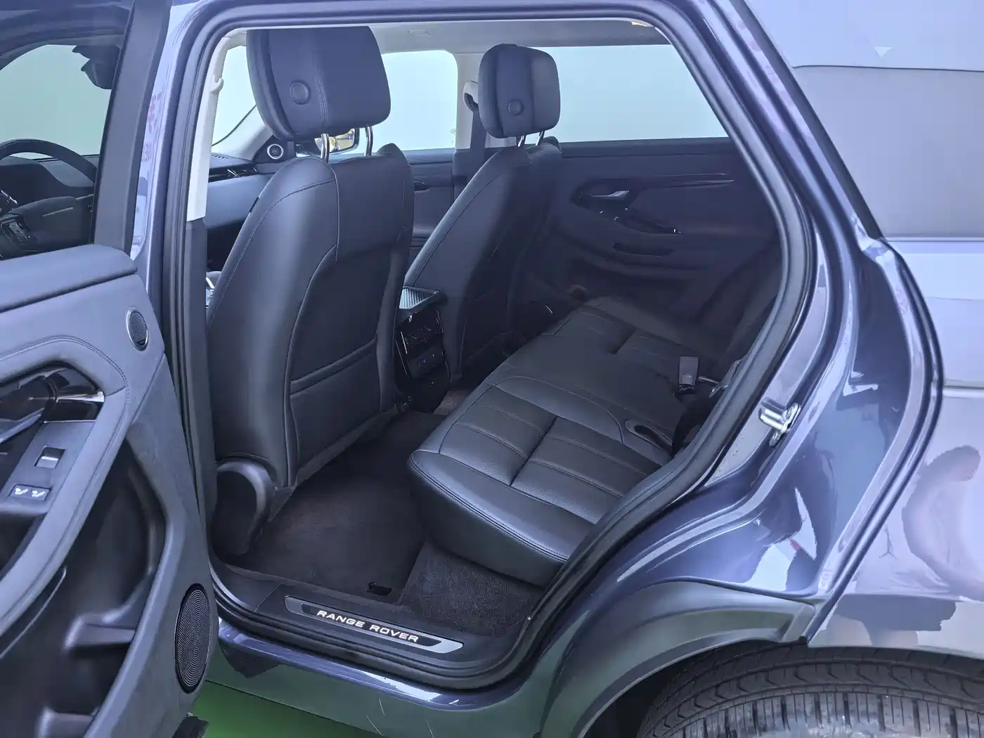 Land Rover Range Rover Evoque 2024 Range Rover Evoque L 249PS Light Master Edition фото 8