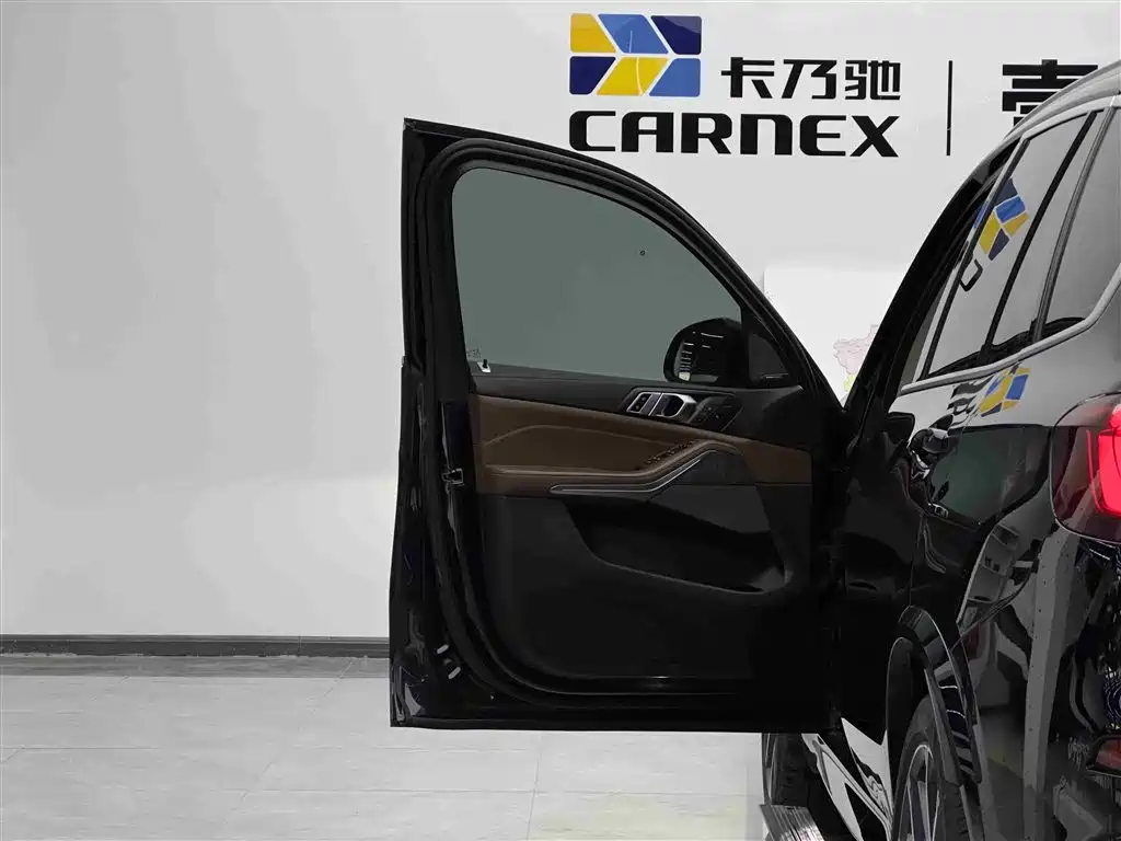 BMW X5 (Import) 2019 xDrive40i Exclusive M Sport Package фото 5