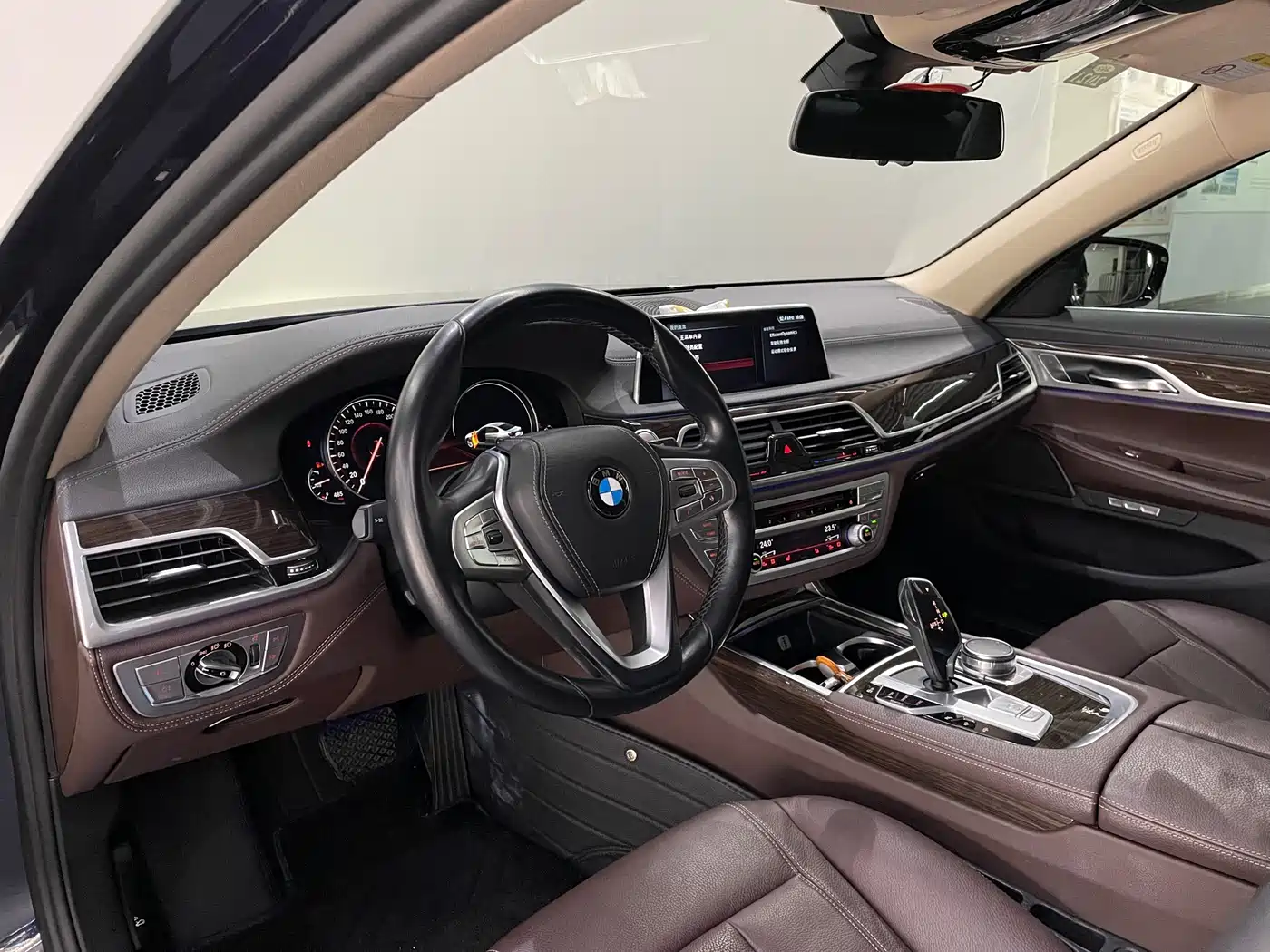 BMW 7 Series 2016 730Li Leading фото 8