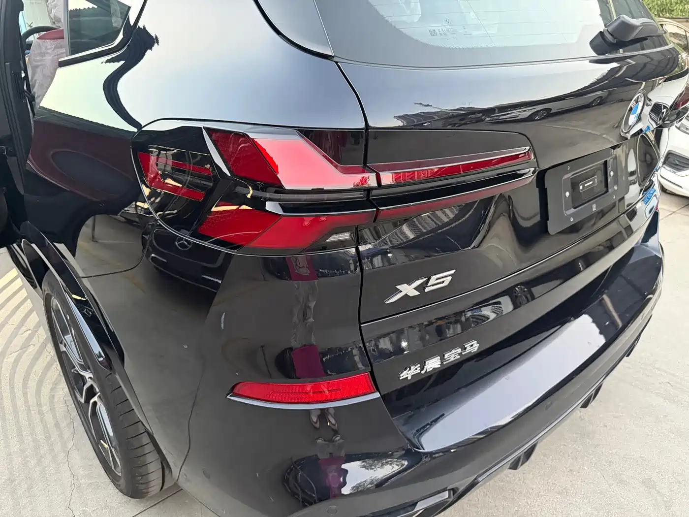 BMW X5 2026 2026 xDrive 40Li M Sport Night Edition Package