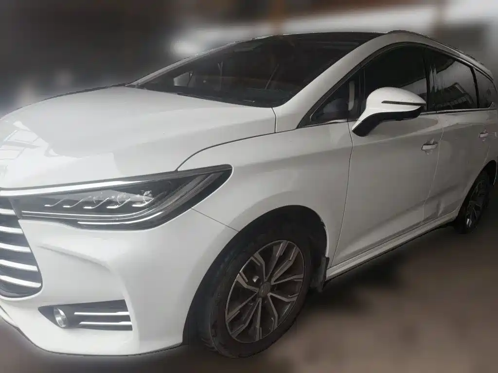 Фото 2 - BYD Song MAX