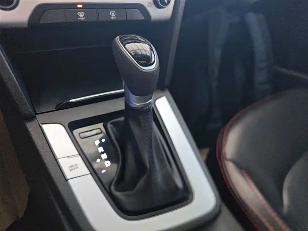 Hyundai Elantra 2016 Model 1.6L Automatic Smart Elite фото 14