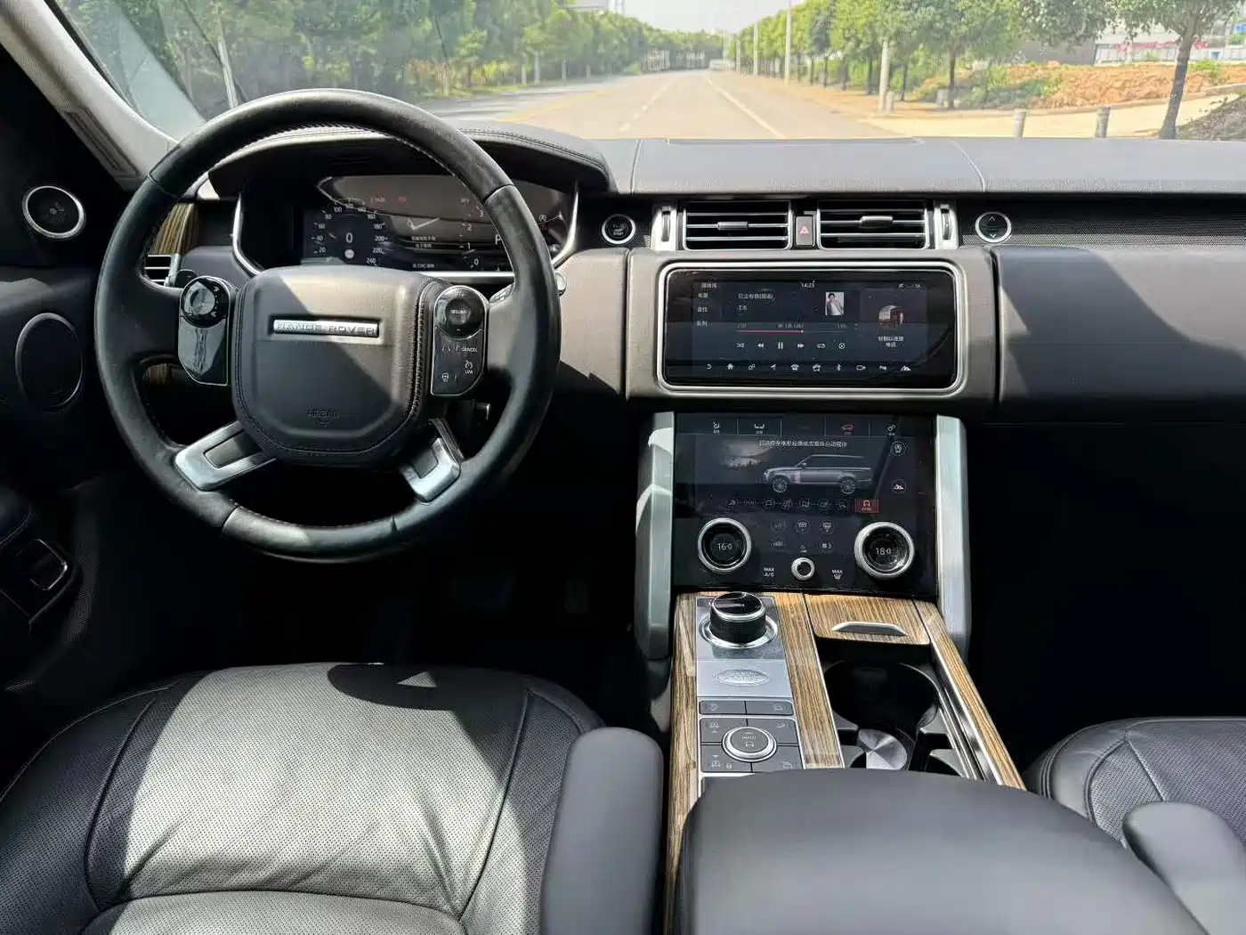 Land Rover Range Rover 2018 3.0 SC V6 Vogue SE Genesis Extended Edition фото 7