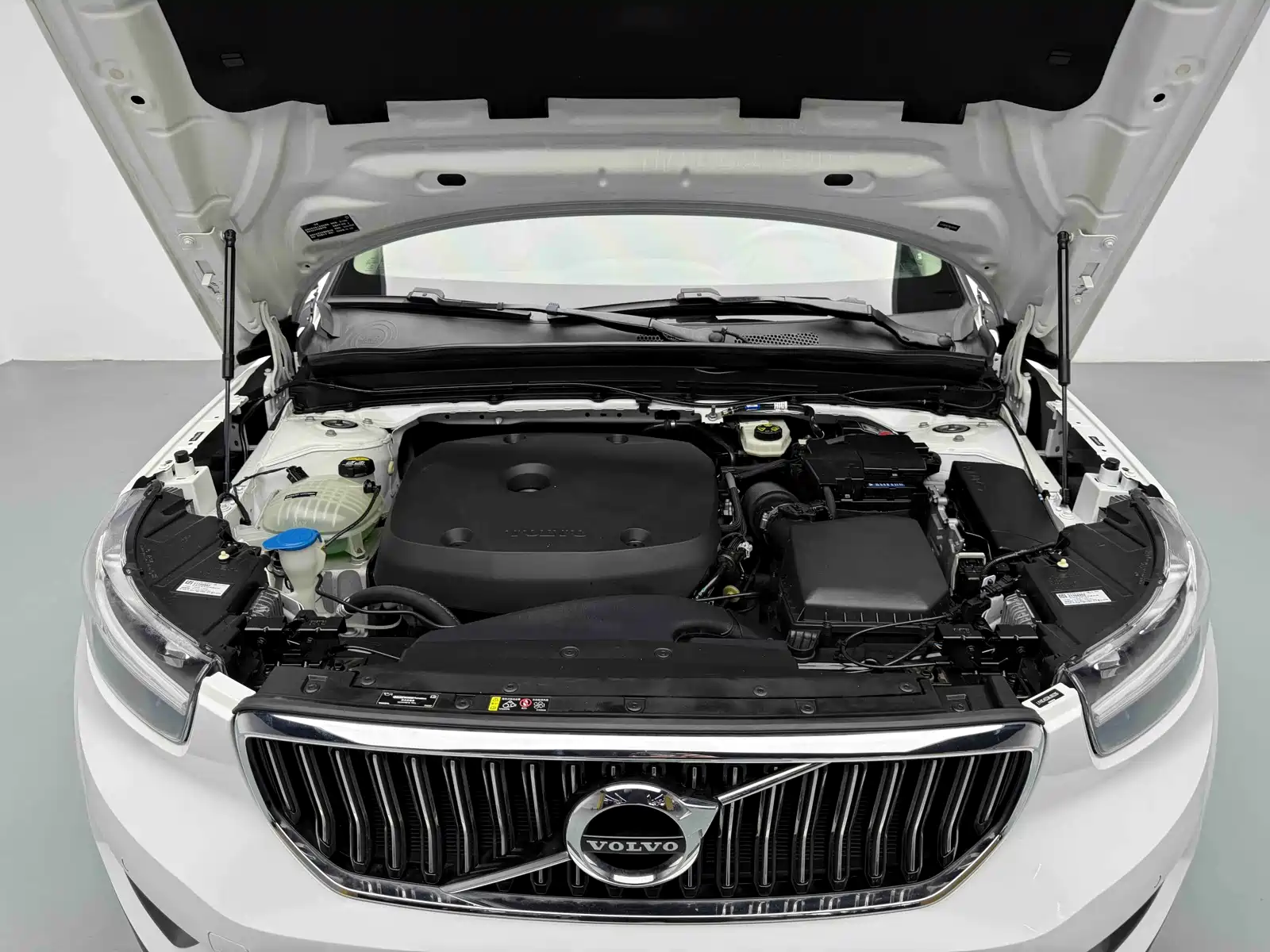 Фото 21 - Volvo XC40