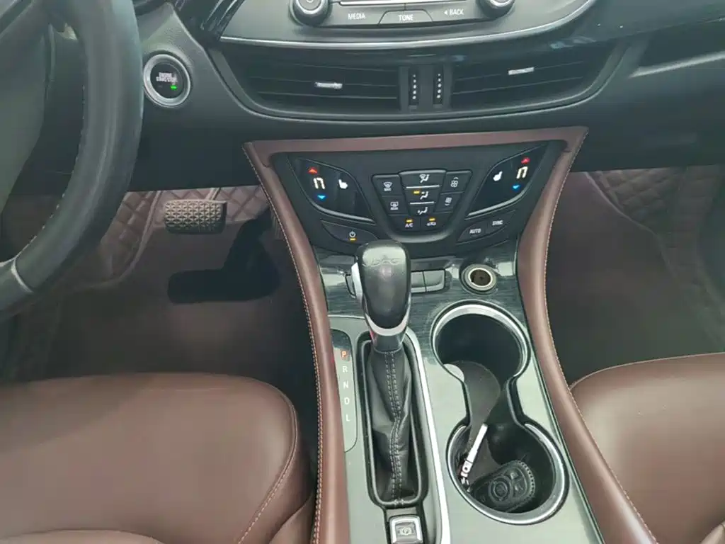 Фото 14 - Buick Envision Plus