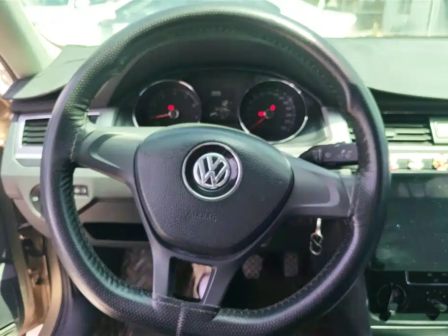 Volkswagen Bora 2016 Model 1.6L Manual Fashion фото 15
