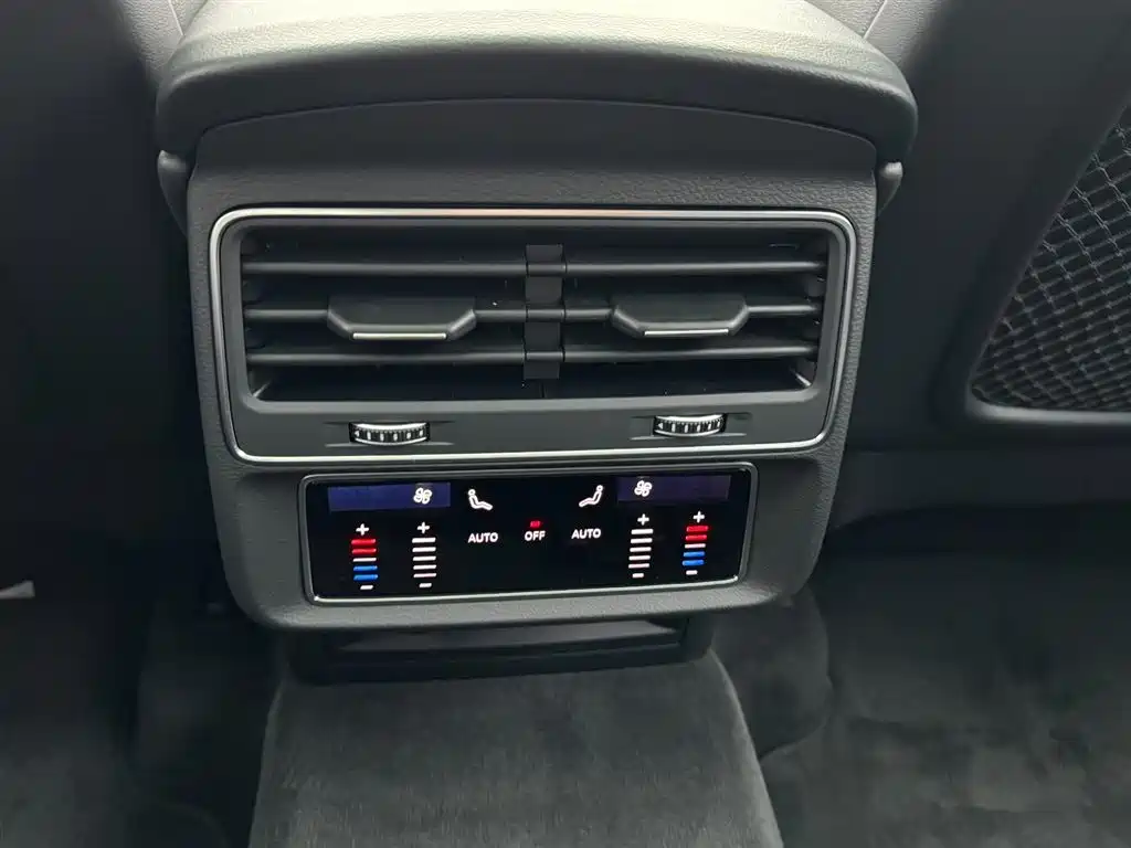 Audi Q8 2025 2024 55 TFSI Luxury Sport