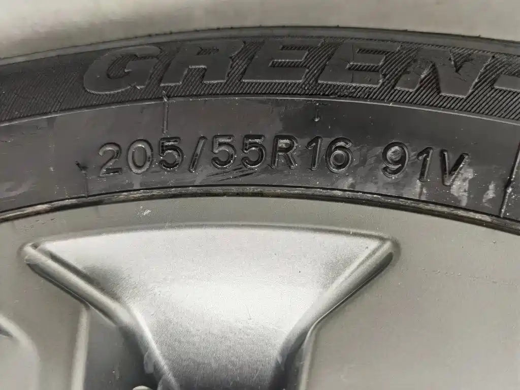 Фото 24 - Geely Vision