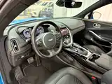 Photo 8 - Aston Martin DBX