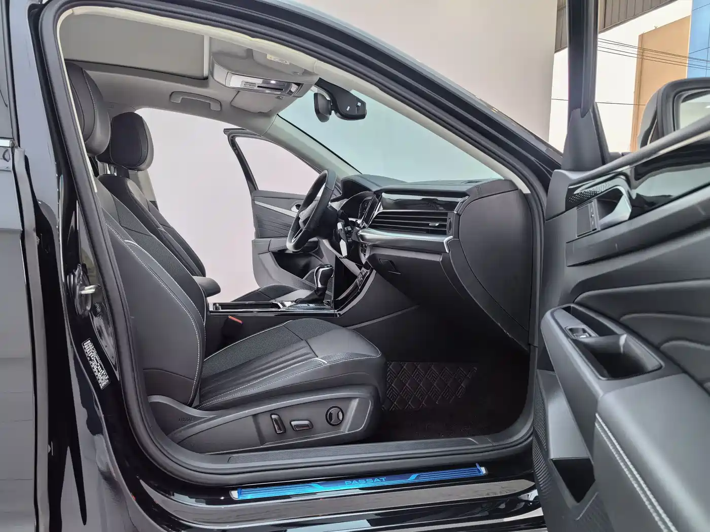 Volkswagen Passat 2024 330TSI Elite Edition фото 5