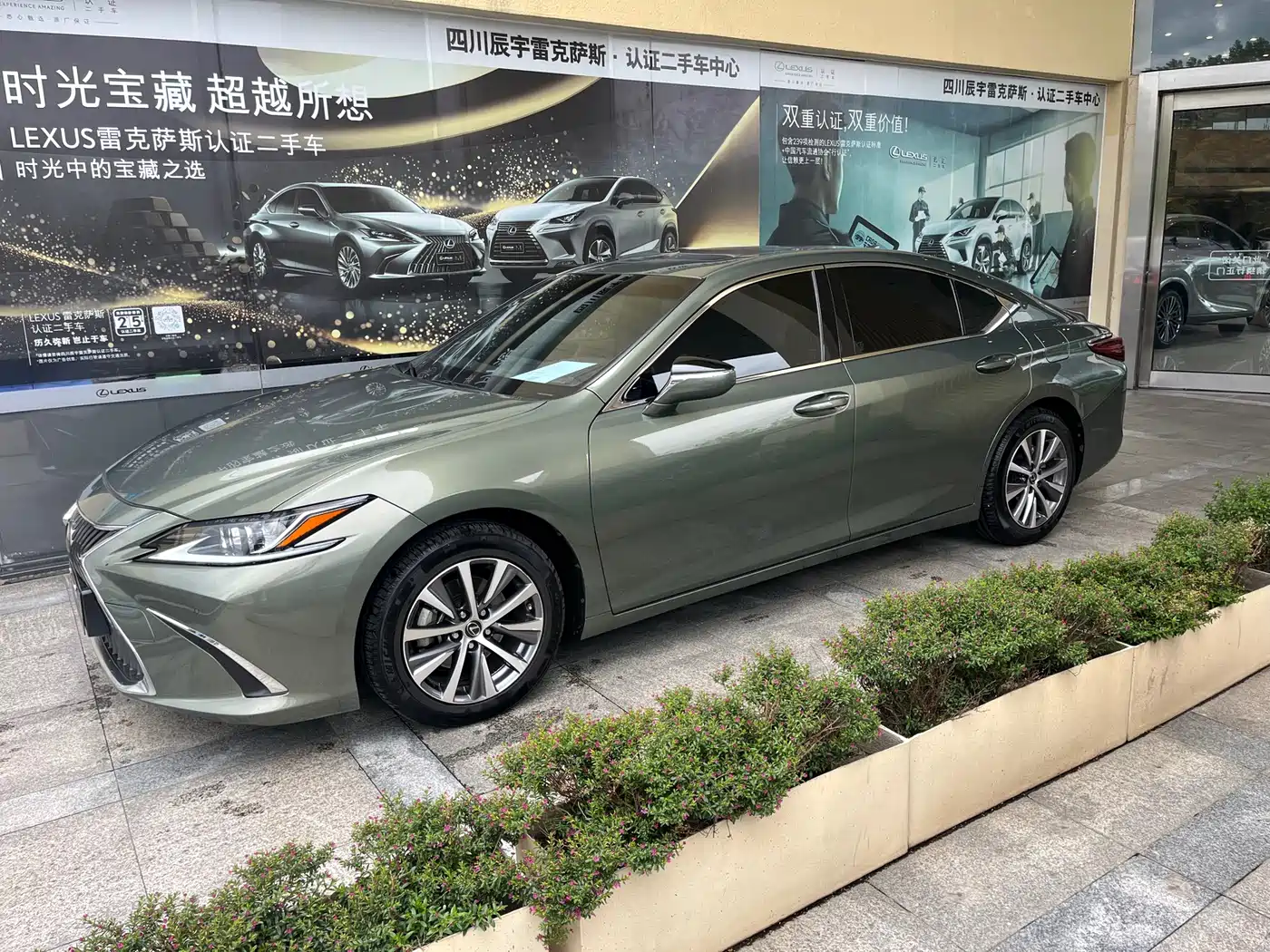 Lexus ES 2021 200 Excellence Edition фото 4