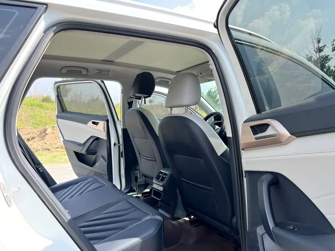 Volkswagen Tharu 2023 300TSI 2WD Bright Moon Edition фото 15