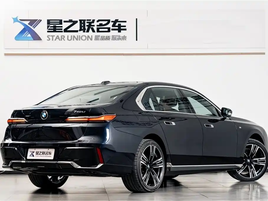 BMW 7 Series 2023 740Li Exclusive M Sport Package фото 8