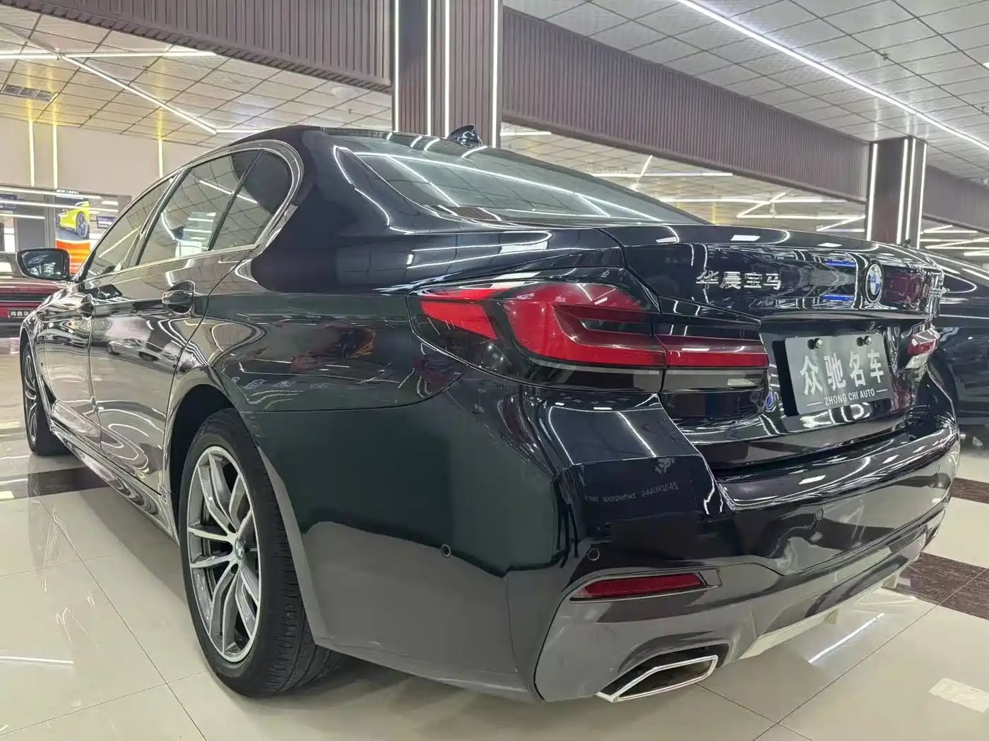 BMW 5 Series 2022 525Li M Sport Package фото 9