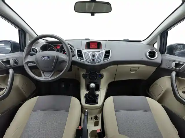 Ford Fiesta 2011 Sedan 1.5L Manual Fashion — фото 5