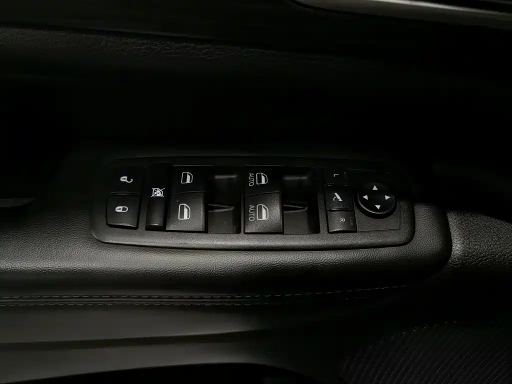 Фото 9 - Jeep Grand Cherokee (Import)