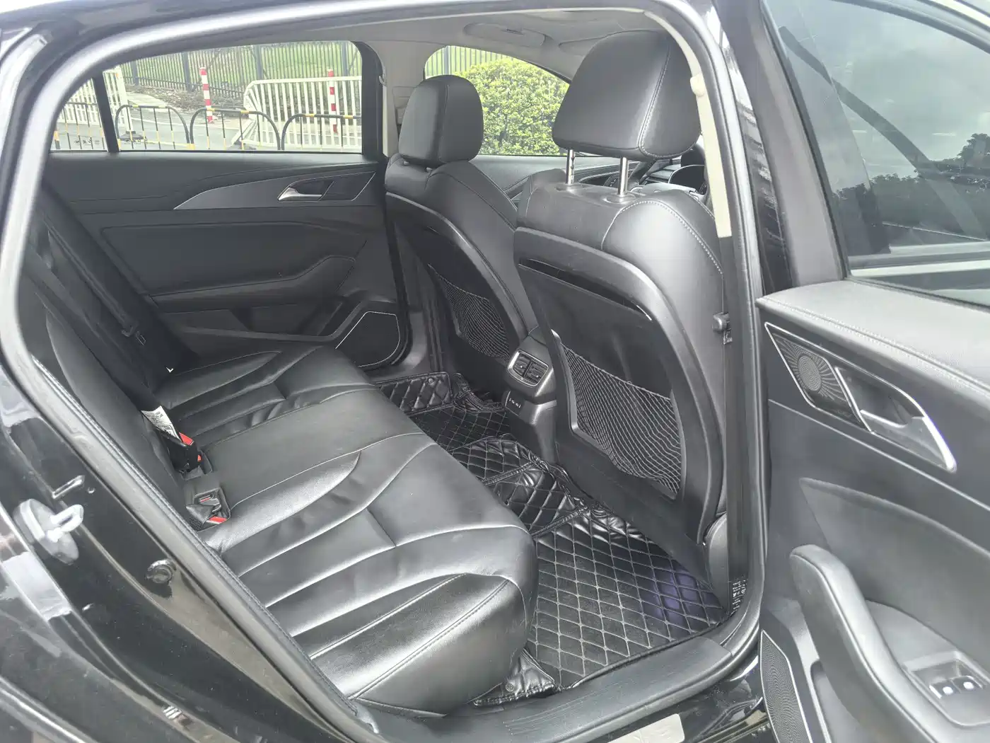 Hongqi H5 2020 1.8T Automatic Smart Connection Qi Enjoy Edition фото 10