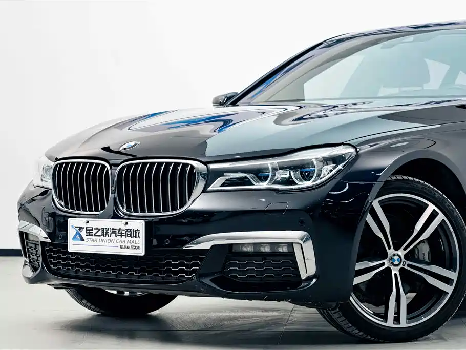 BMW 7 Series 2018 740Li xDrive Premium Type M Sport Package фото 3