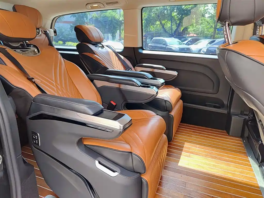 Mercedes-Benz Vito 2023 2.0T Elite 7-Seater фото 10