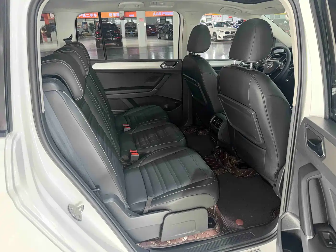Фото 23 - Volkswagen Touran