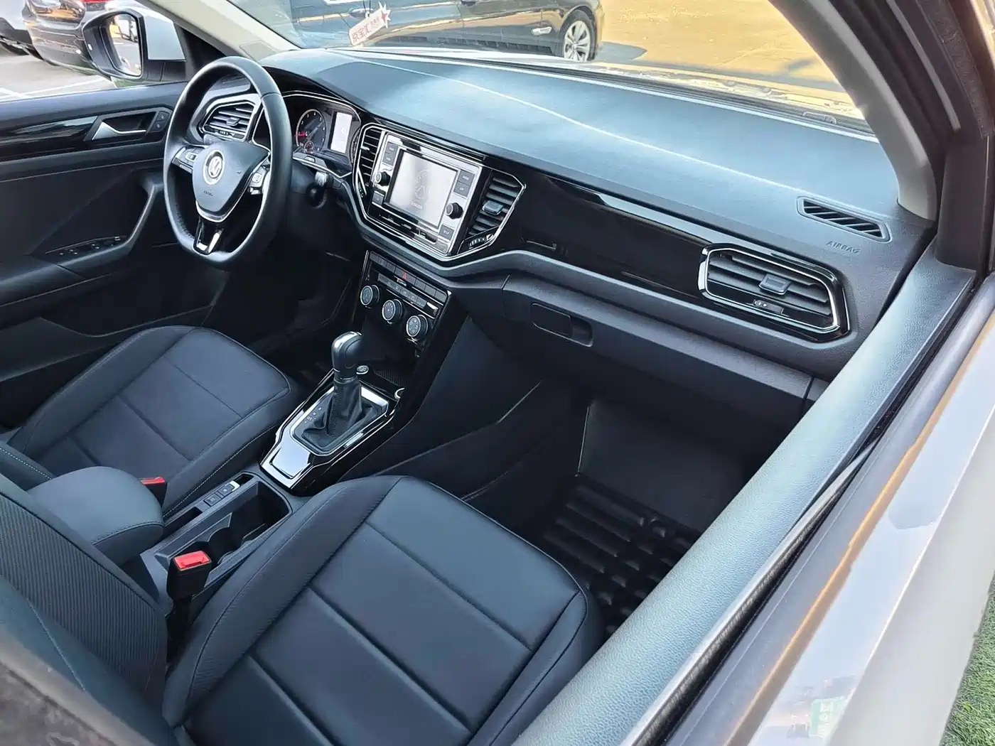 Volkswagen T-ROC 2018 280TSI DSG 2WD Comfort (China V) фото 18