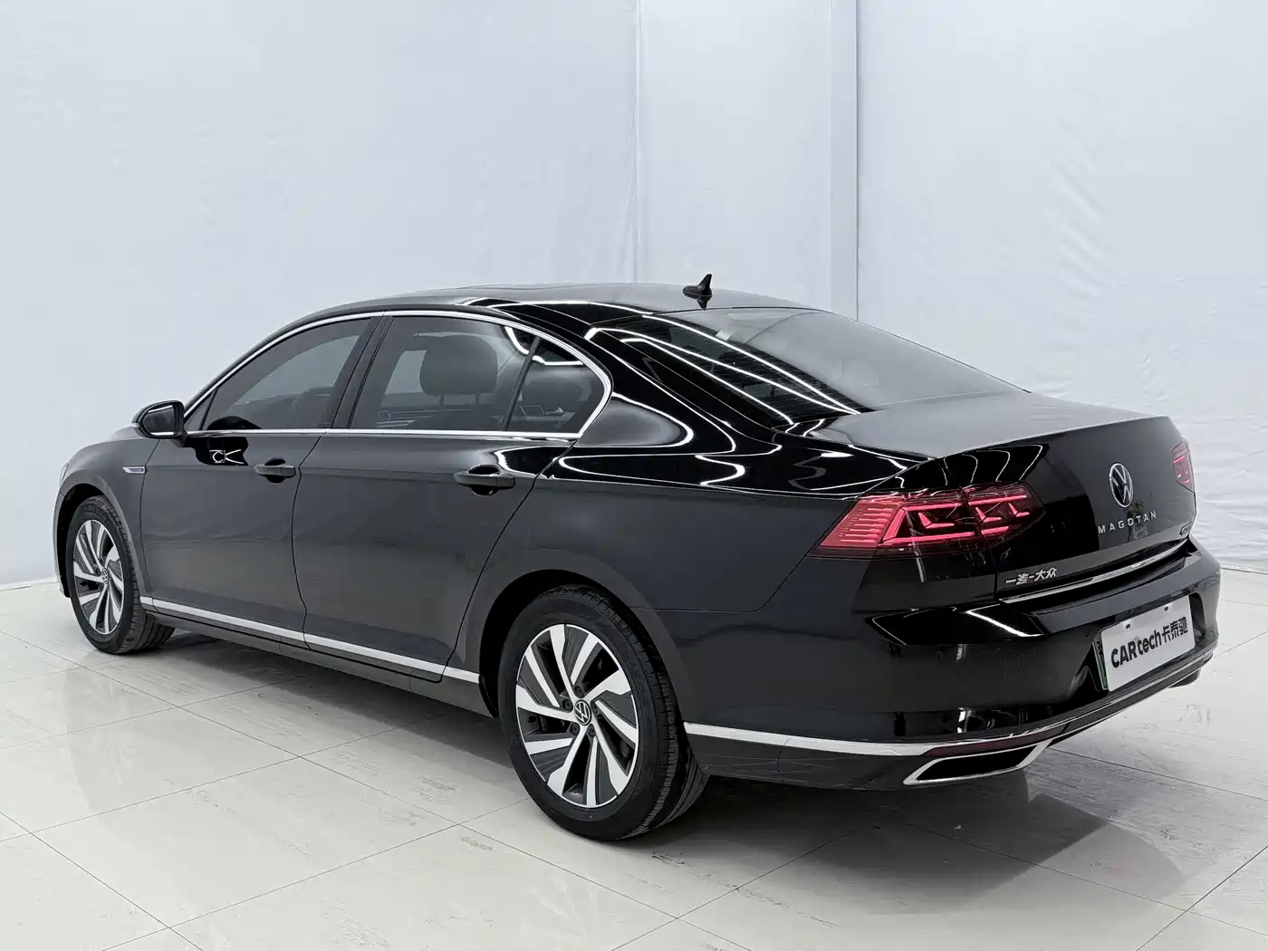 VOLKSWAGEN MAGOTAN GTE PLUG IN HYBRID