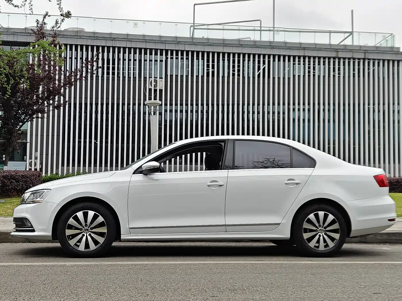 Volkswagen Sagitar 2017 1.6L Automatic Comfort фото 4