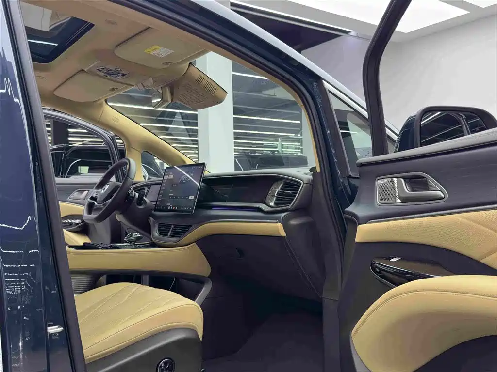 Denza D9 2025 2025 Model DM-i Smart Drive Edition 1020 AWD Flagship