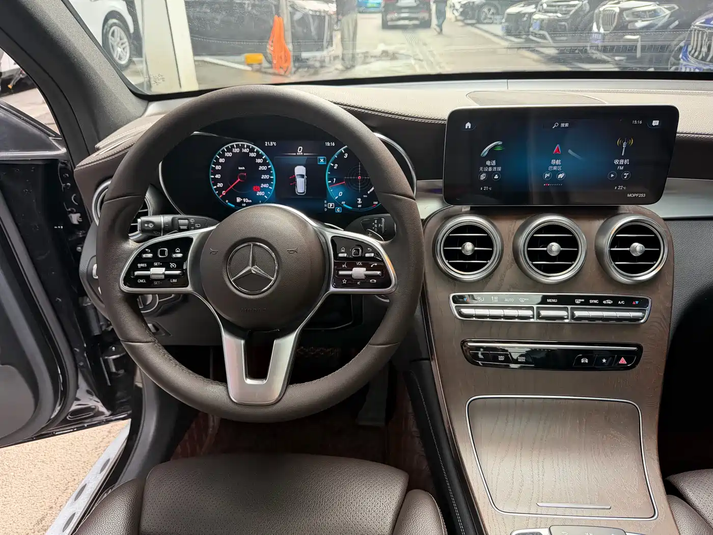 Mercedes-Benz GLC 2021 GLC 260 L 4MATIC Luxury фото 13