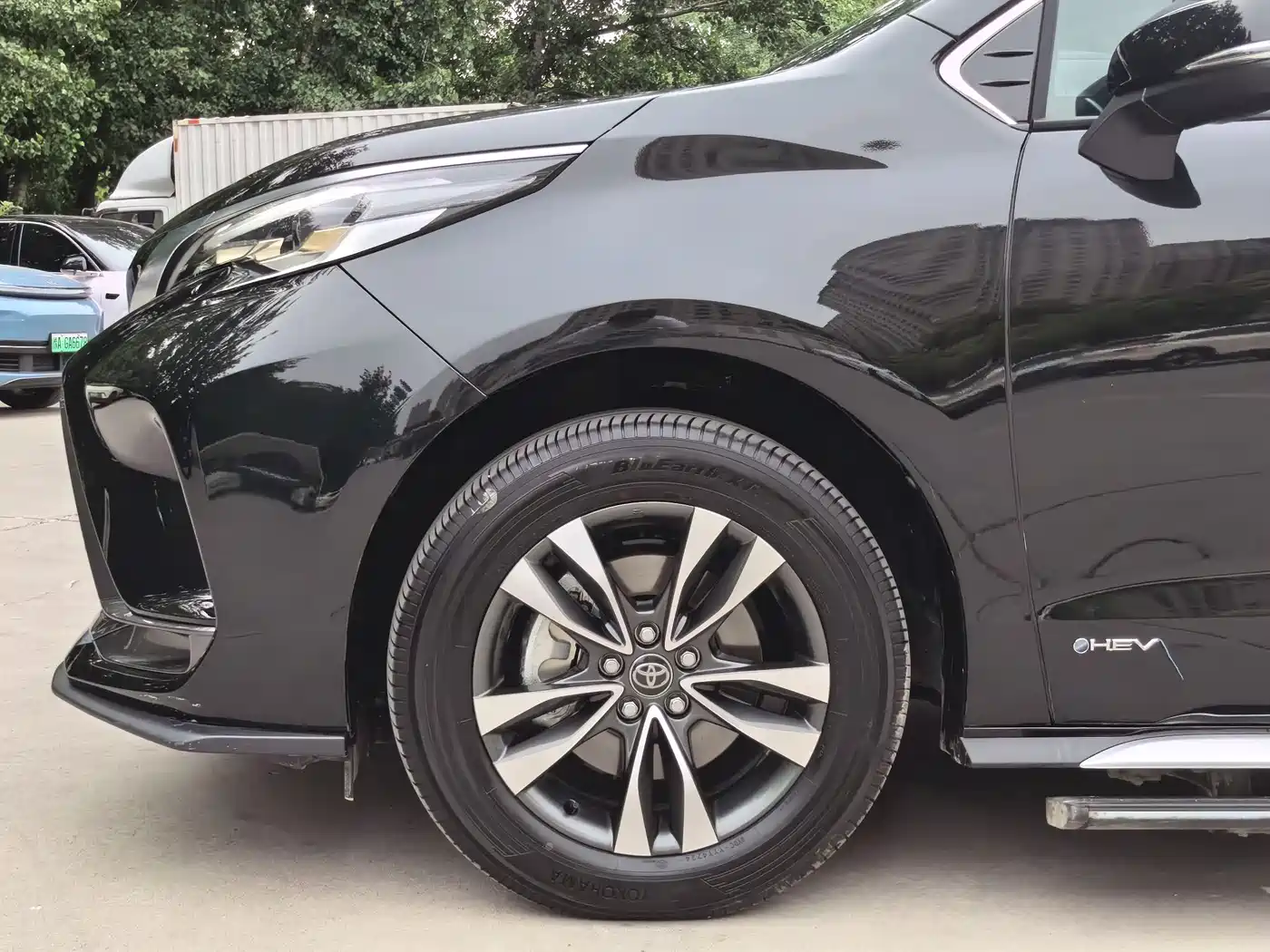 Toyota Granvia 2024 2.5L Hybrid Luxury фото 5