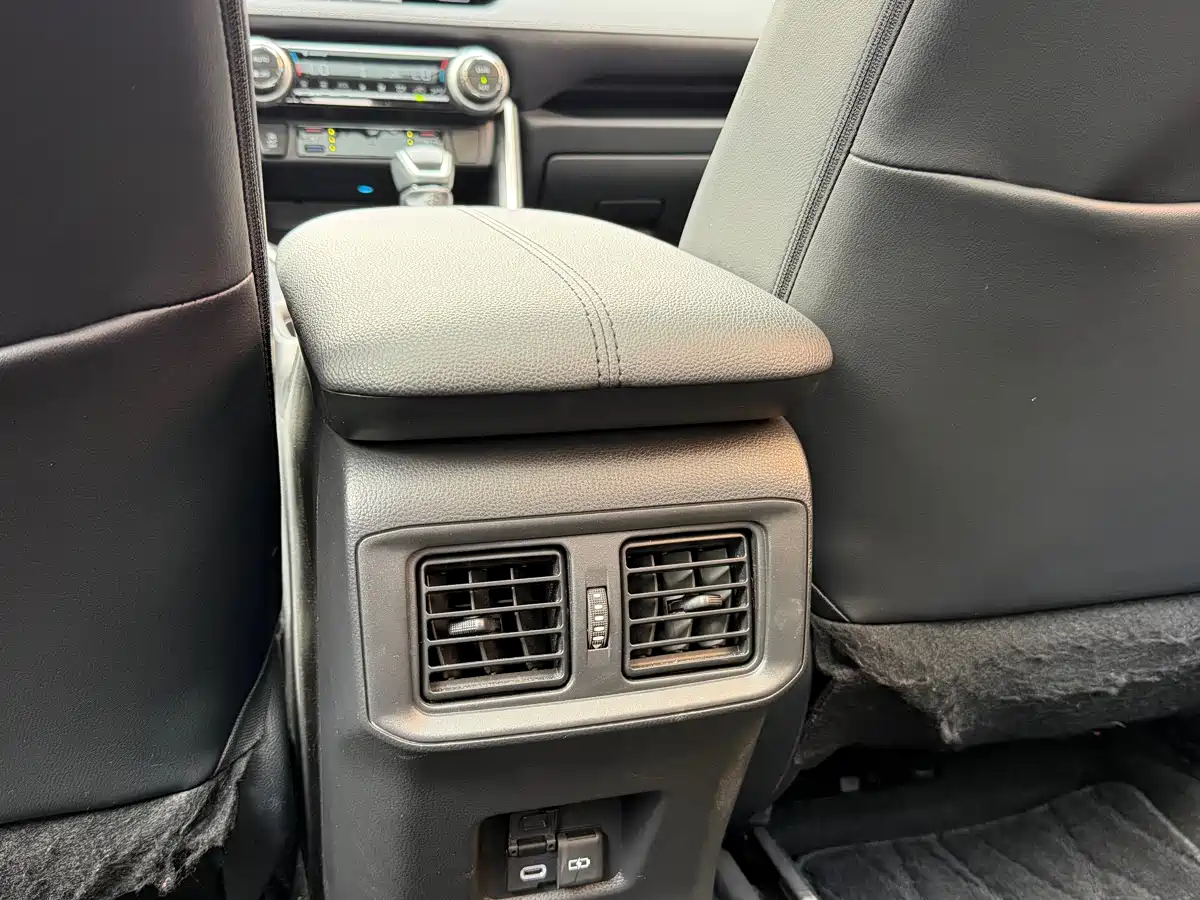 Toyota Wildlander 2023 Hybrid 2.5L E-CVT AWD Premium Edition фото 14
