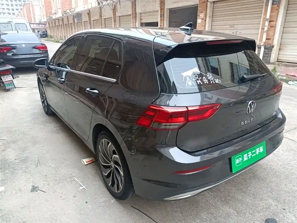 VOLKSWAGEN GOLF