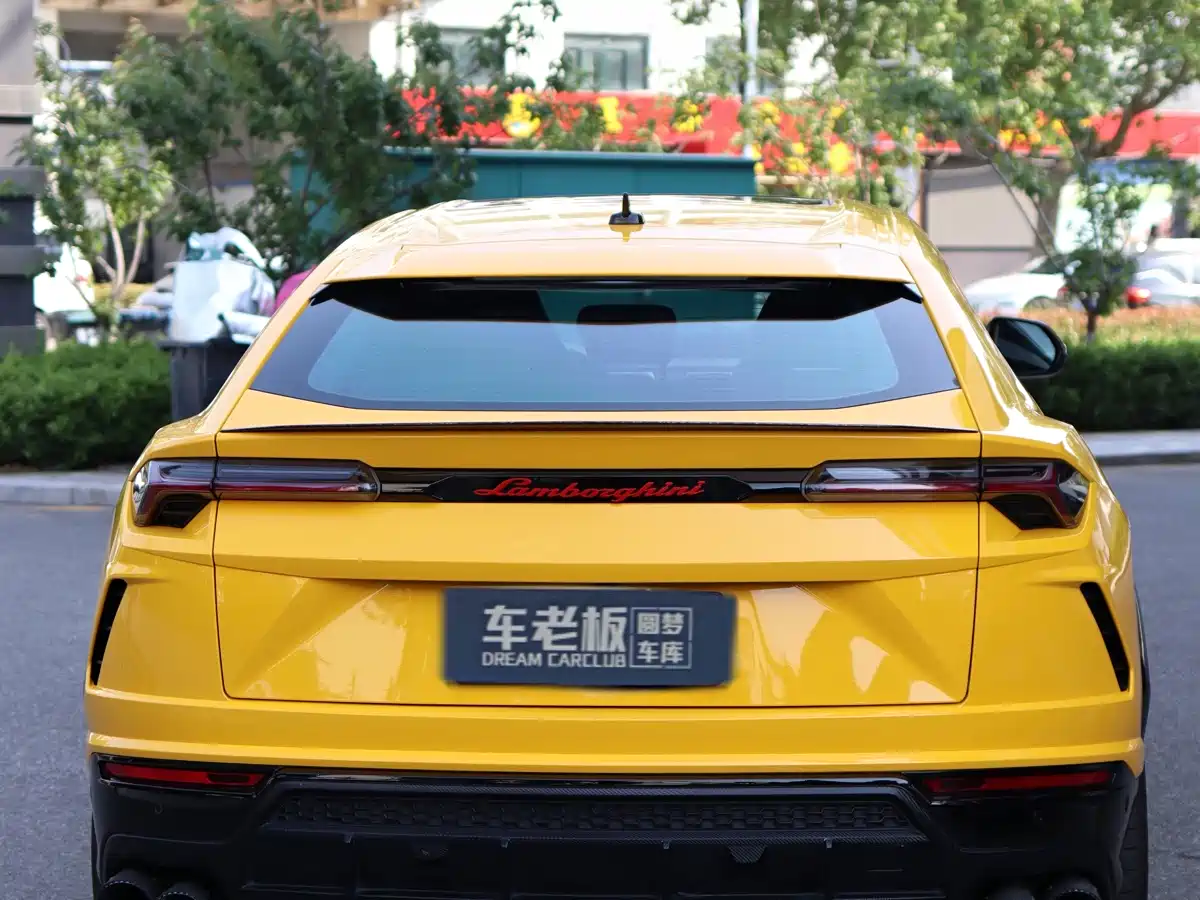 Фото 8 - Lamborghini Urus