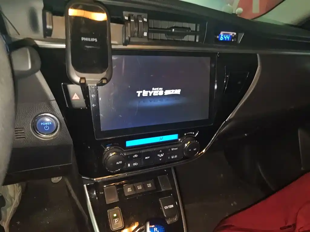 Фото 9 - Toyota Corolla
