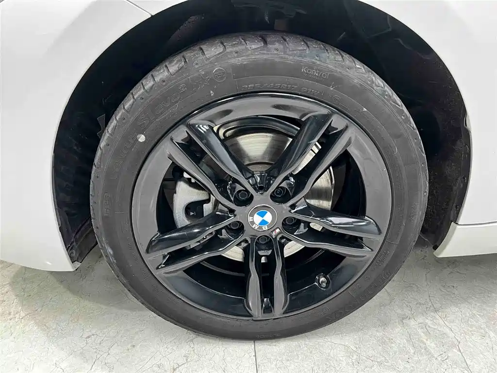 BMW 1-SERIES