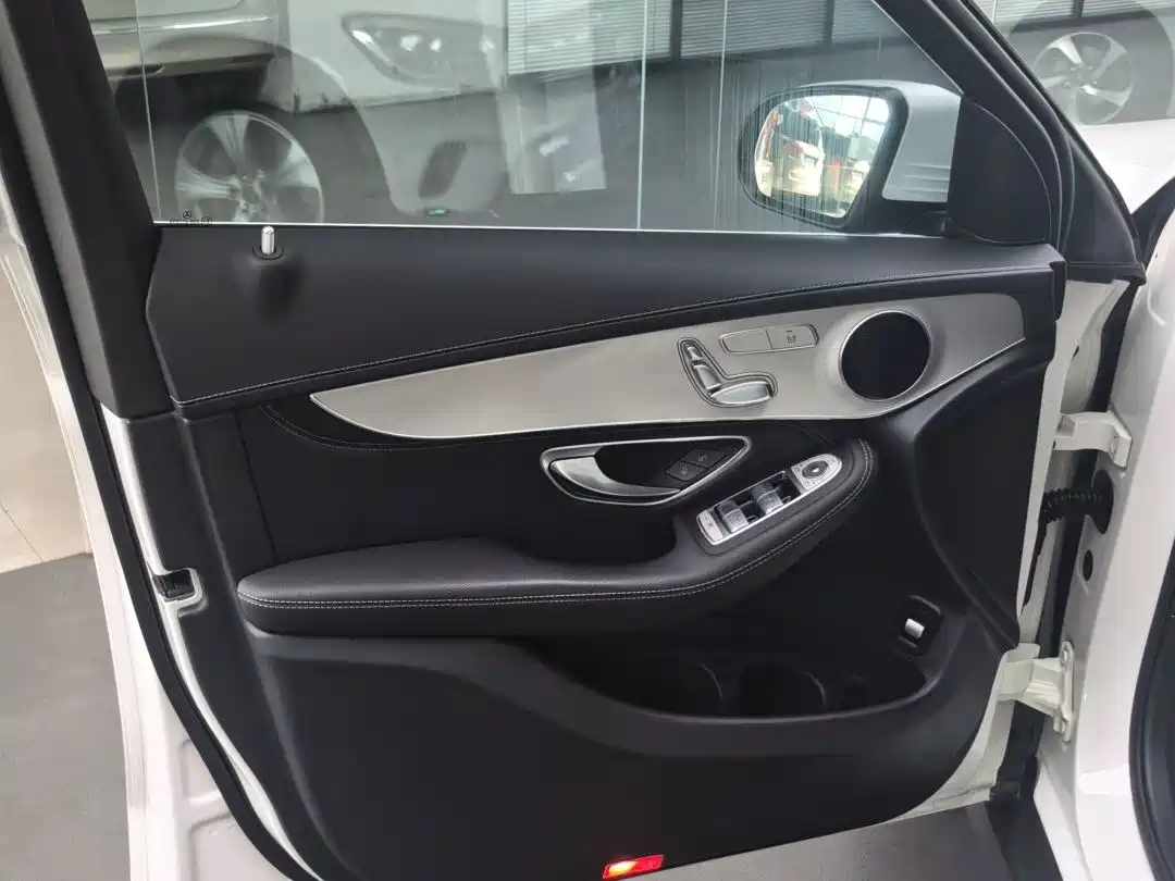 Mercedes-Benz GLC 2020 Facelift GLC 260 L 4MATIC Dynamic фото 16