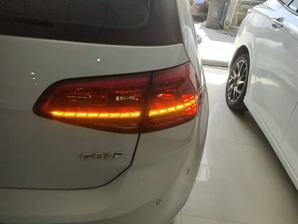 Volkswagen Golf 2016 1.6L Automatic Comfort фото 8