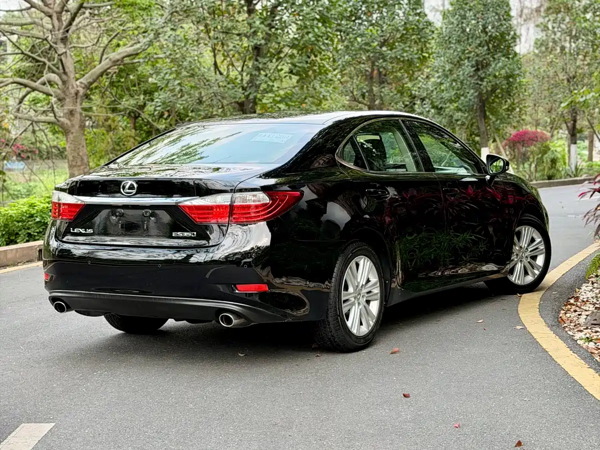 Lexus ES 2013 350 Elegance Edition фото 4
