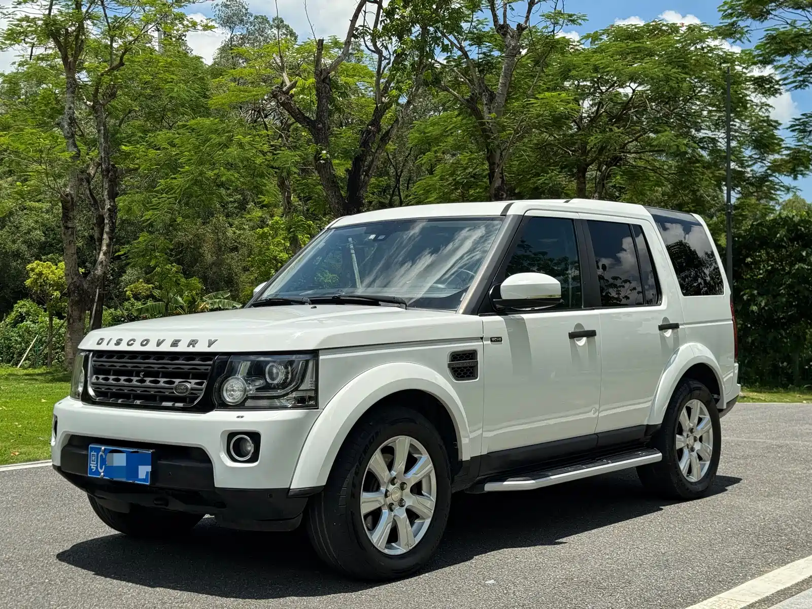Photo 1 - Land Rover Discovery