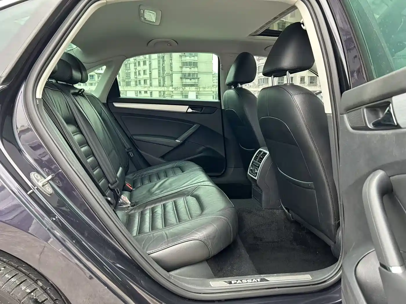 Volkswagen Passat 2014 1.8TSI DSG Executive Edition фото 16