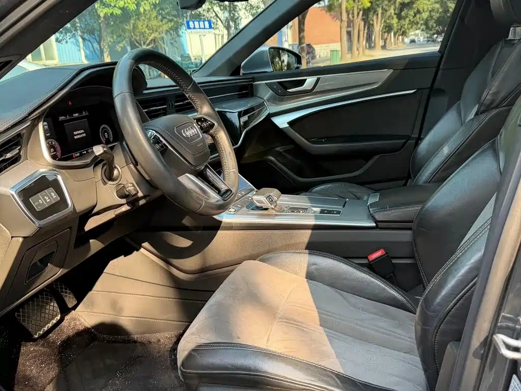 Фото 4 - Audi A6L