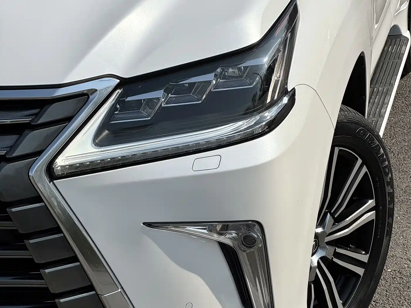 Lexus LX 2019 570 Dynamic Luxury Edition фото 10