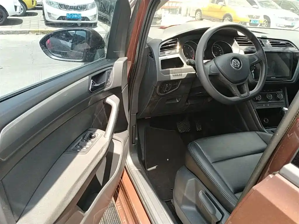 Volkswagen Touran 2016 Touran L 280TSI DSG Trendline фото 16