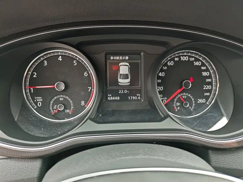 Volkswagen Passat 2017 330TSI DSG Luxury фото 12