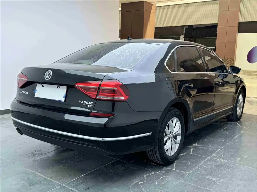 Volkswagen Passat 2017 330TSI DSG Prestige фото 13