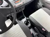 Photo 8 - Suzuki Swift