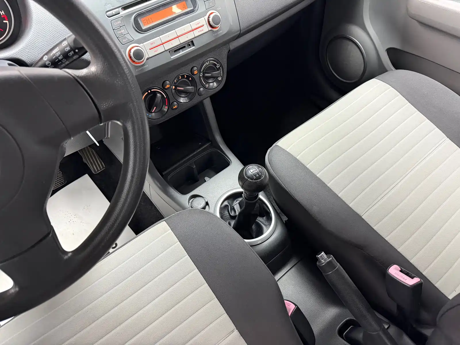 Photo 8 - Suzuki Swift